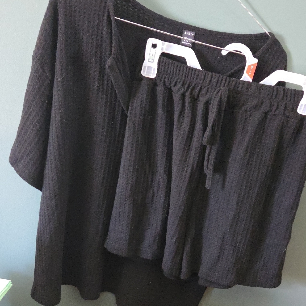 SHEIN Black Knit Apparel